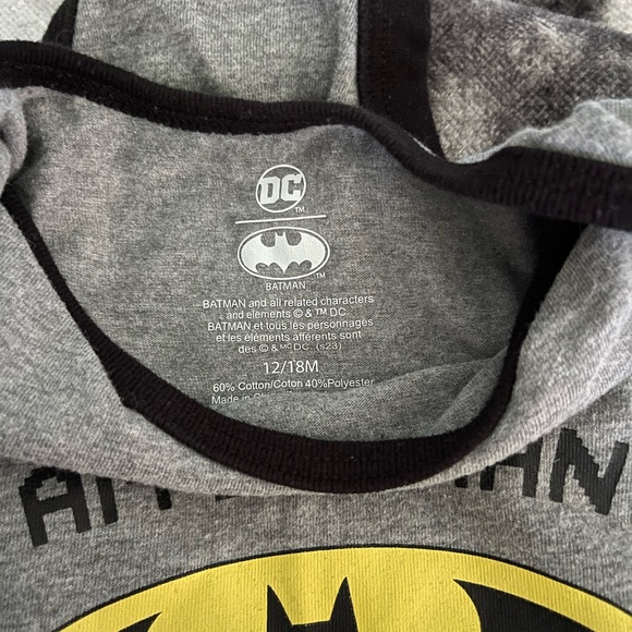5/10$ DC Batman 12-18 months  “I am Batman” - Picture 2 of 2